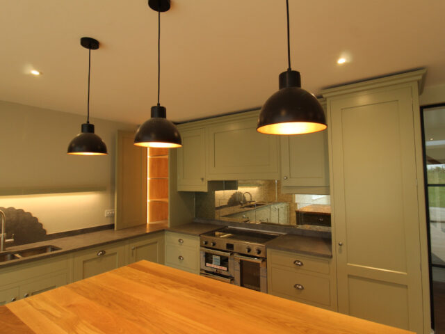 garage-conversion-bedroom-640x480_c.jpg