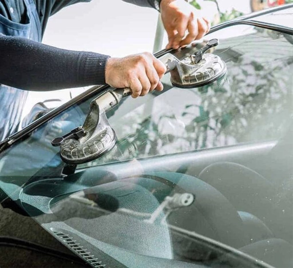 1725638994_Windshield-Installation-and-Repair.jpg