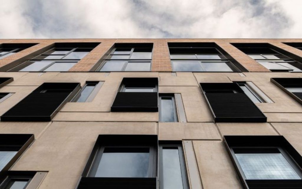 Commercial-windows-for-buildings-commercial-window-installed-in-Vitrium--768x480.jpg
