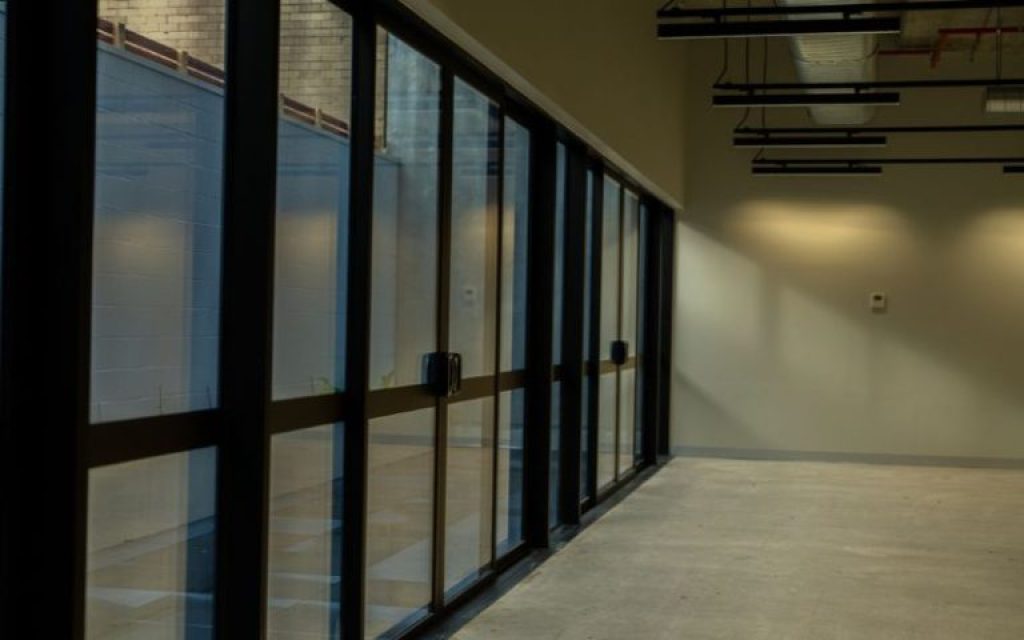 aluminium-commercial-doors-commercial-aluminium-doors-in-Melbounre-Vitrium-commercial-doors-768x480.jpg