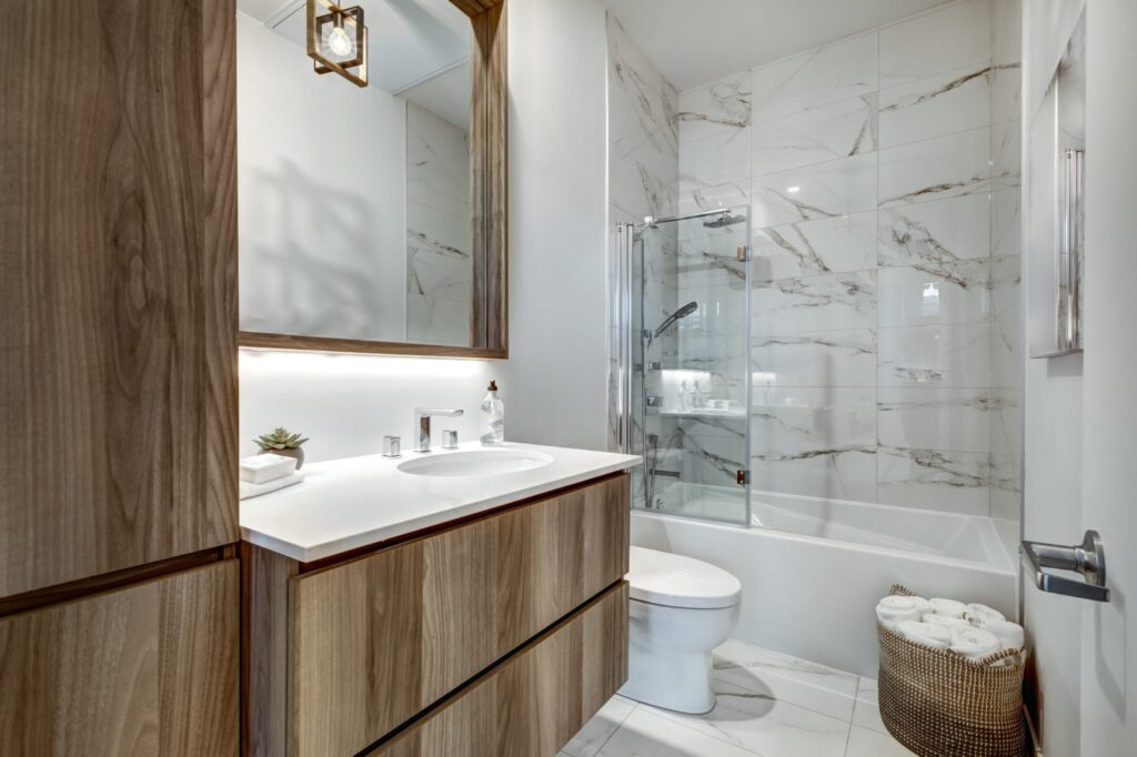 en suite main.jpg