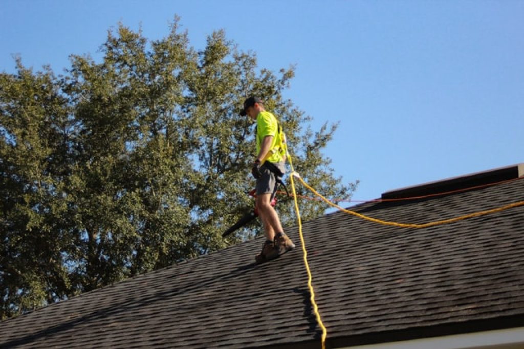 roofing contractors.jpg