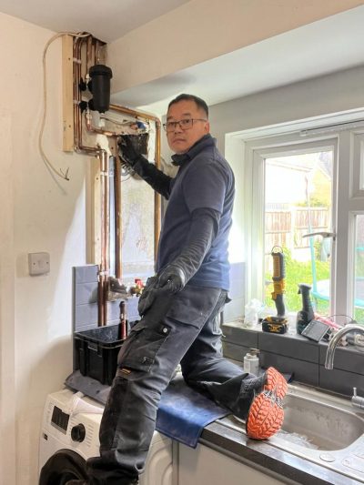 Gas engineer doing Worcester greenstar 4000 30kw Boiler installation- Boiler service Basingstoke.jpg