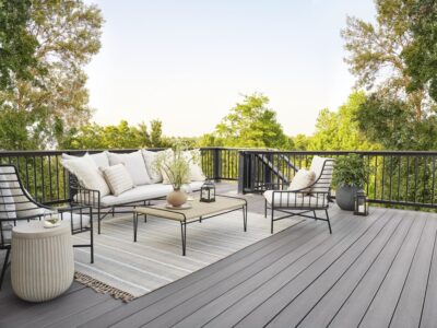 TimberTech-Landmark-CastleGate-Decking-Feature2-Plate2-1-1-2.jpg